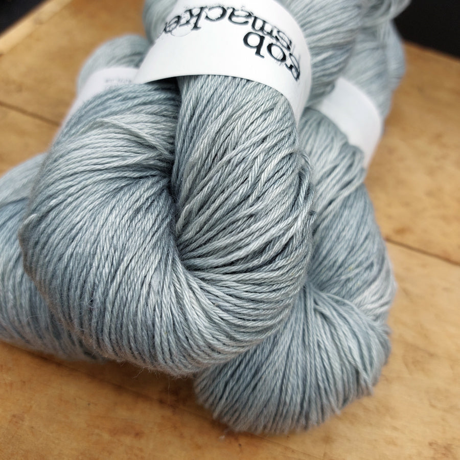 Silky linen sport skein: Dawn Lichen