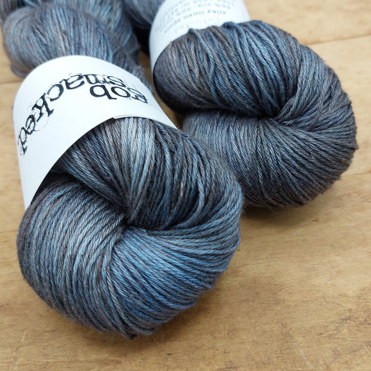 Silky linen sport skein: Patinated