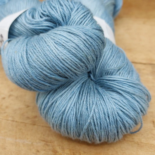 Silky linen sport skein: Sunny Blue Backdrop Sky